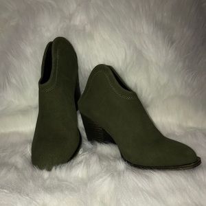 🎉HP!🎉12-6-16 Gorgeous Suede Booties🎉